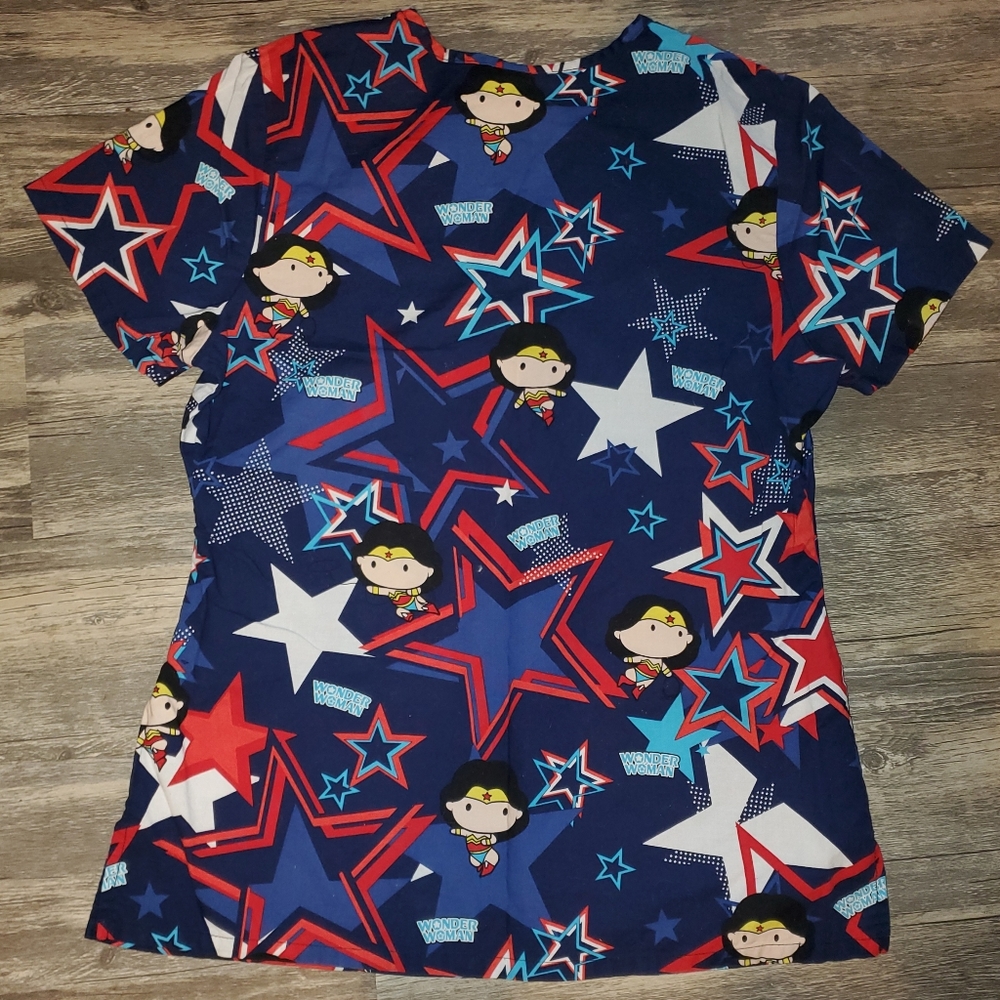 Wonder Woman Scrub Top Size Small - Picture 2 of 10